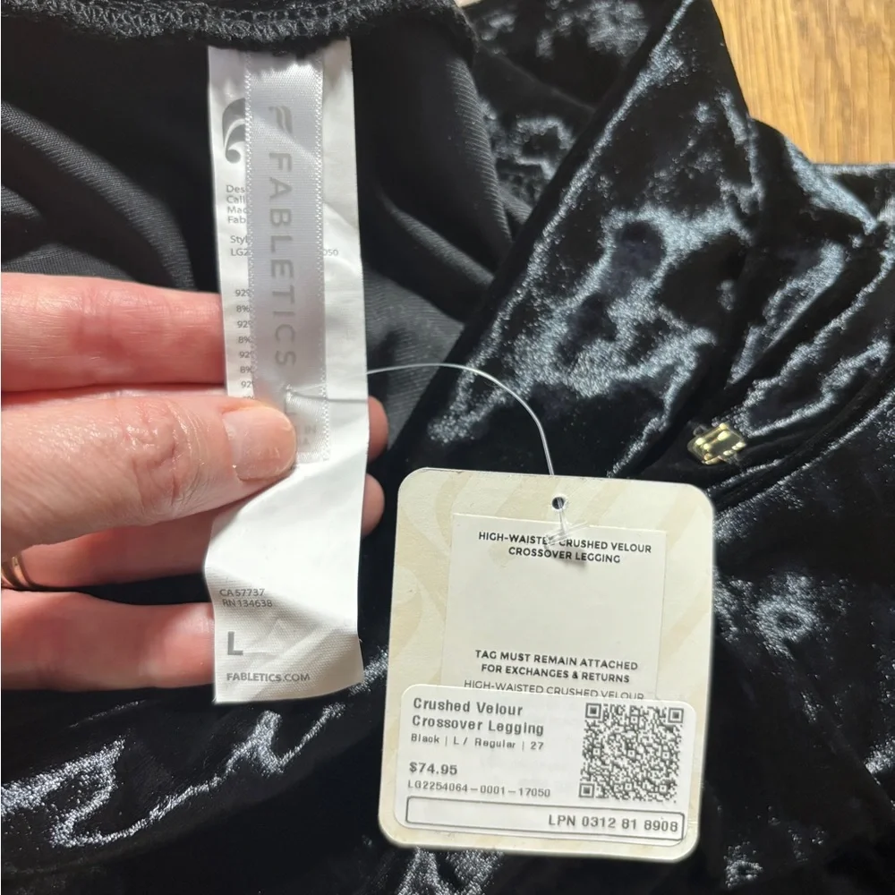 NWT Fabletics Women's Crushed Velour Crossover Leggings Black Size L Yoga - Picture 7 of 9